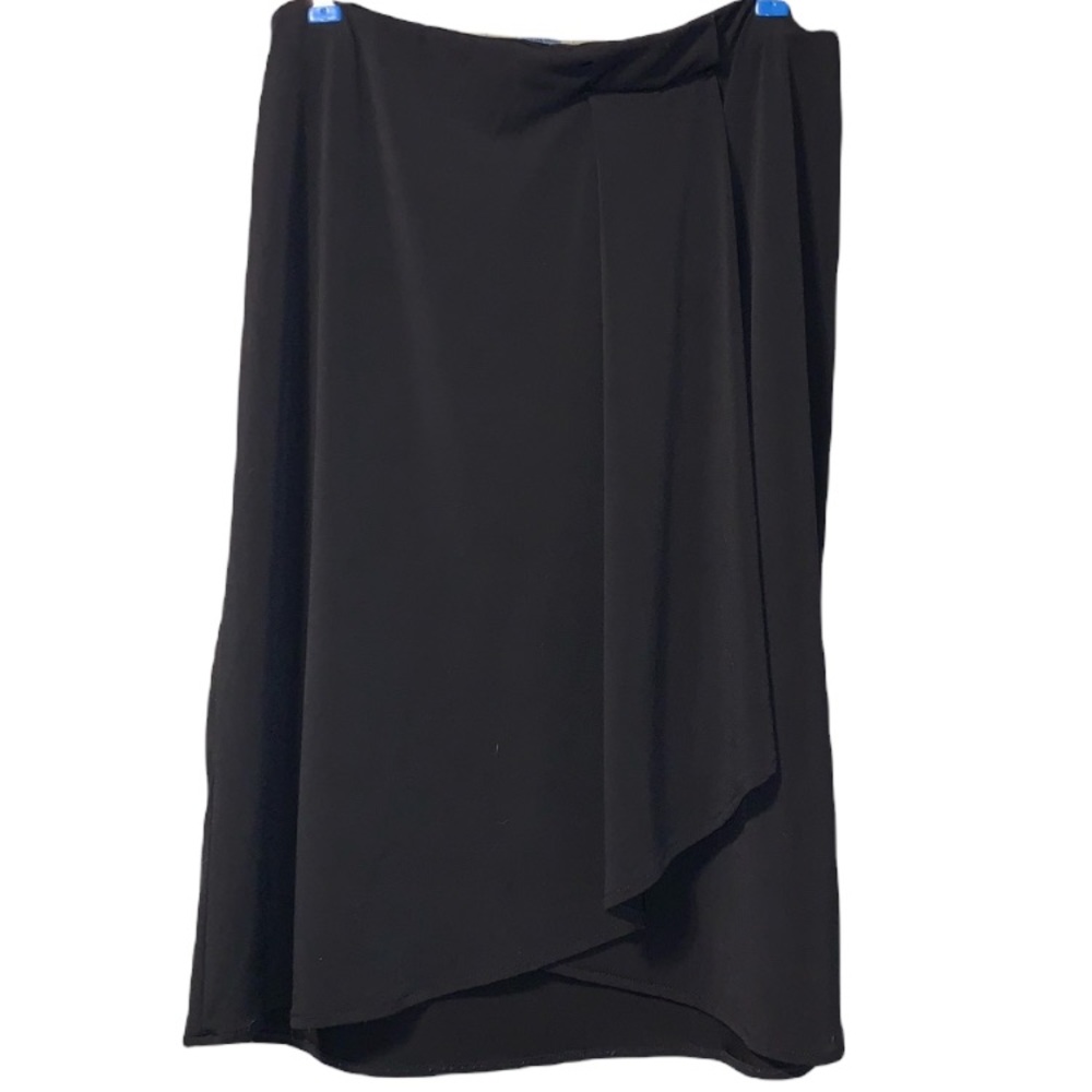 Black lightweight stretchy knee length skirt Women’s size 10
